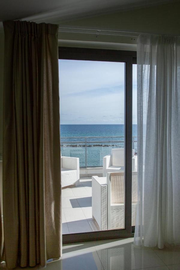 Hotel Dolce Stella ตอร์เร เมลิสซา ภายนอก รูปภาพ