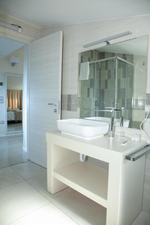 Hotel Dolce Stella ตอร์เร เมลิสซา ภายนอก รูปภาพ