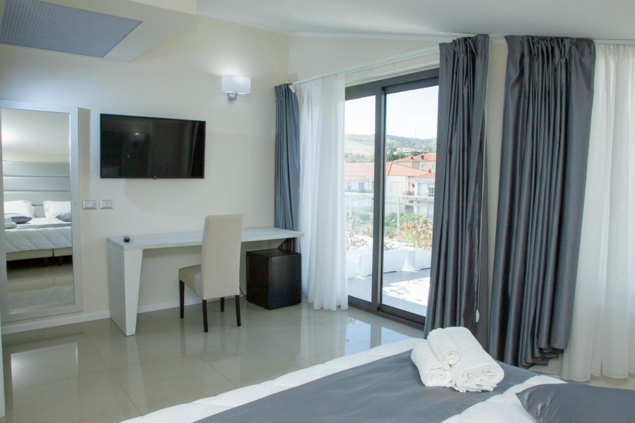 Hotel Dolce Stella ตอร์เร เมลิสซา ภายนอก รูปภาพ